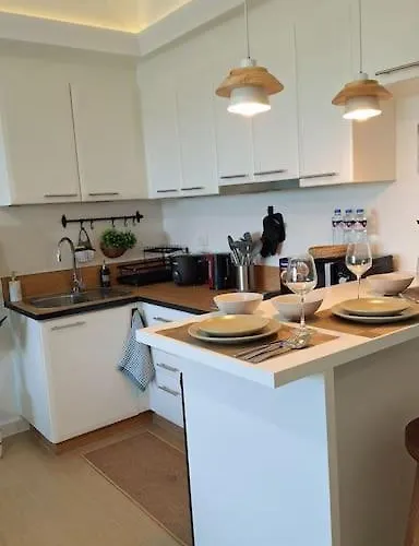 Luxury Bohemian Venice Canal Mall & Bgc Views Apartment *