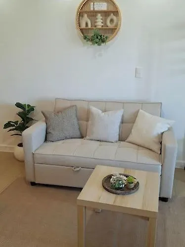Luxury Bohemian Venice Canal Mall & Bgc Views Apartment *