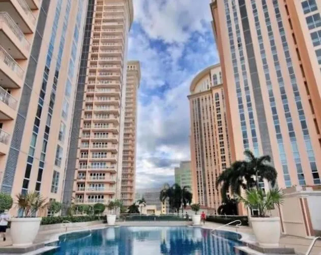 Apartment Luxury Bohemian Venice Canal Mall & Bgc Views Manila