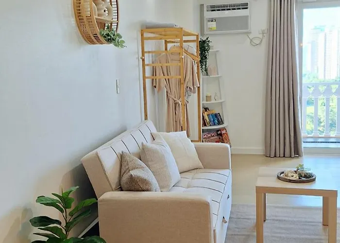 Luxury Bohemian Venice Canal Mall & Bgc Views Apartment Manila